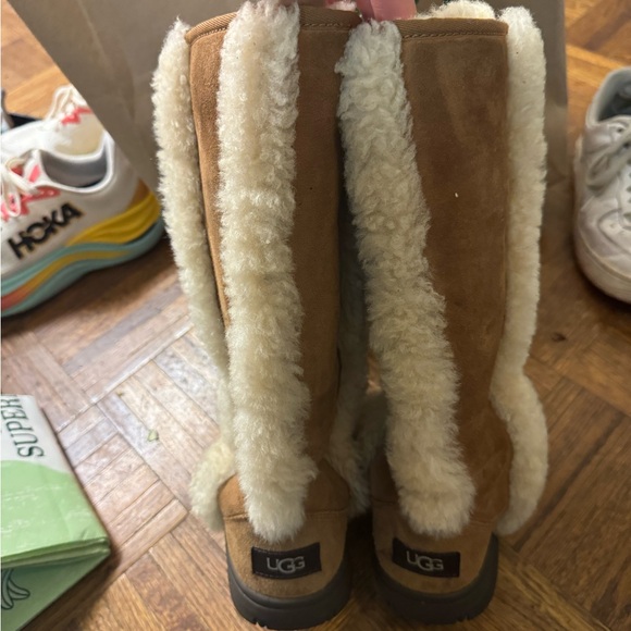 UGG Women's Sunburst Tall Boots US size 6. - Picture 6 of 11
